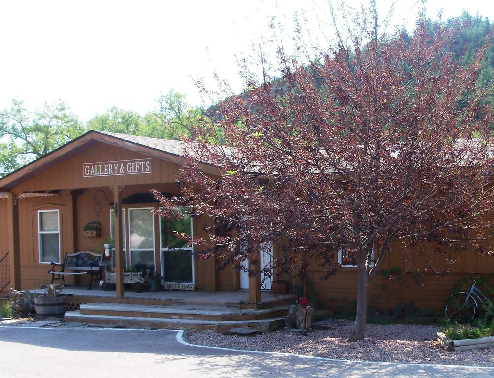 River Falls Lodging -Black Hills, South Dakota Hot Springs Ruang foto